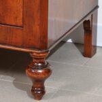 gambe-tornite-in-stile-classico-Luigi-Filippo-italiano-della-credenza-con-2-ante-e-due-cassetti-manufatto-di-lusso-2